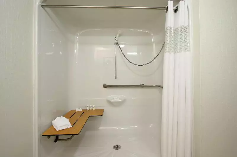 身障者適用スイートルーム, Holiday Inn Express Harrisburg West, An Ihg