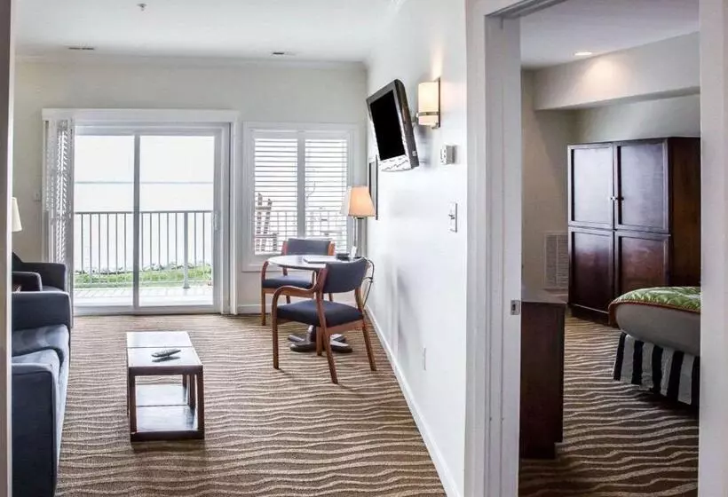 キングサイズベッドのスイートルーム, Island Inn & Suites, Ascend Hotel Collection
