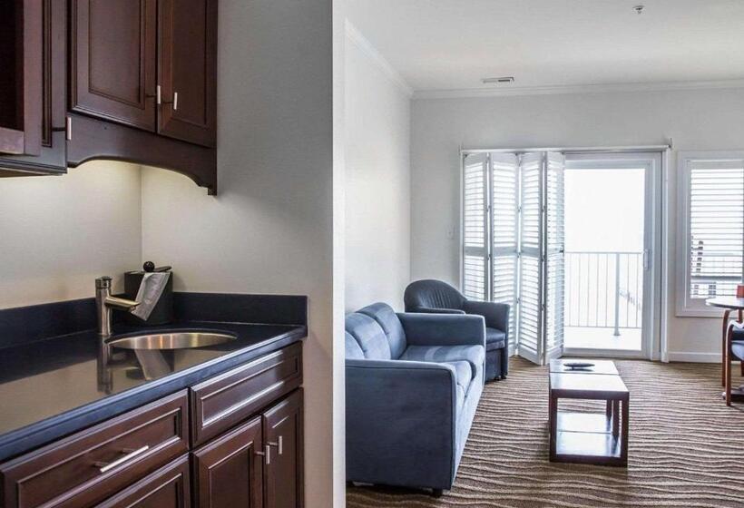 جناح, Island Inn & Suites, Ascend Hotel Collection