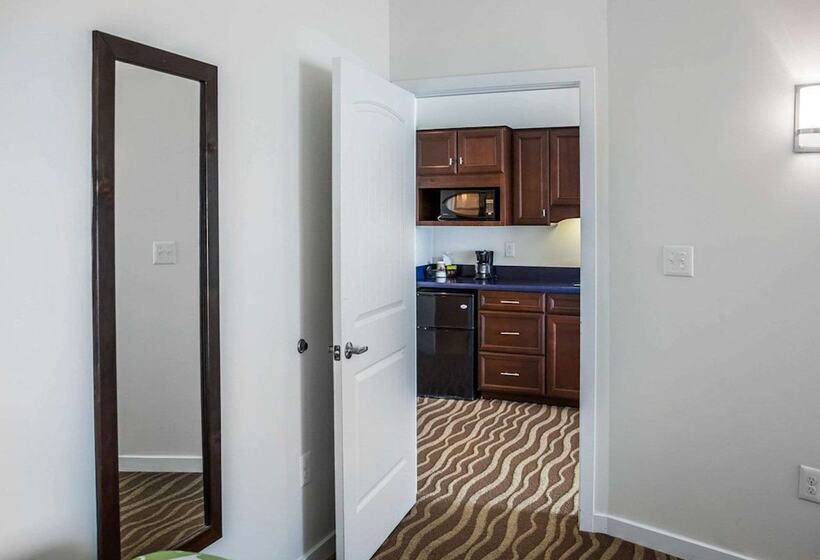 Люкс Адаптированный для Инвалидов, Island Inn & Suites, Ascend Hotel Collection