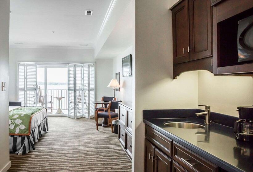 جناح لذوى الاحتياجات الخاصة, Island Inn & Suites, Ascend Hotel Collection