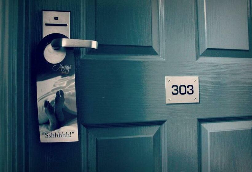 דירת חדר, Mannings