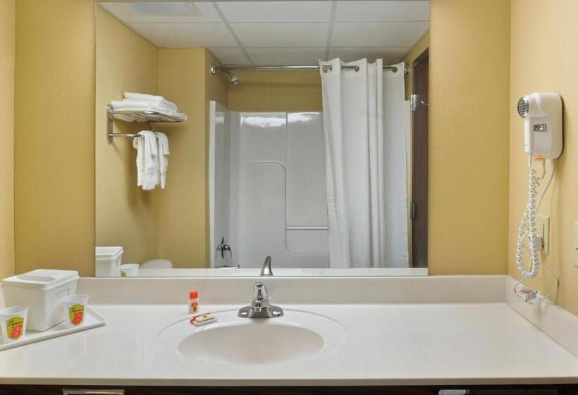 غرفة قياسية سرير كينج, Quality Inn & Suites