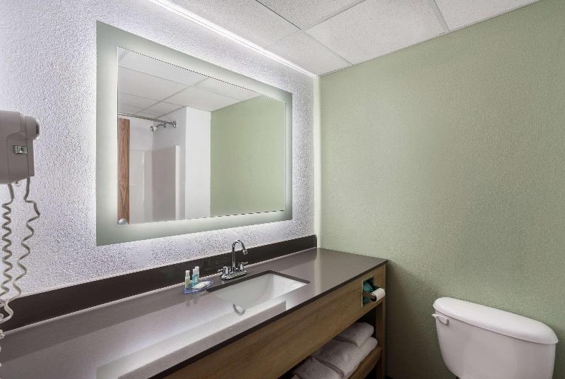 스탠다드 룸 킹사이즈 침대, Quality Inn & Suites