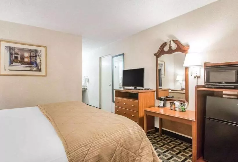 キングサイズベッドのスタンダードルーム, Quality Inn & Suites Ridgeland