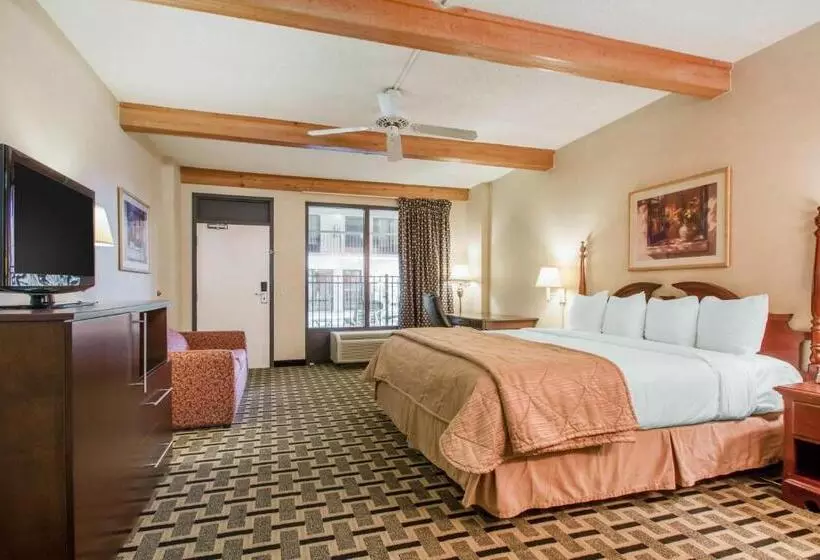 キングサイズベッドのスイートルーム, Quality Inn & Suites Ridgeland