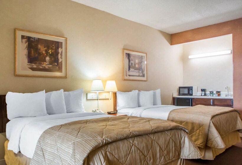 带2个双人床的标准工作室, Quality Inn & Suites Ridgeland