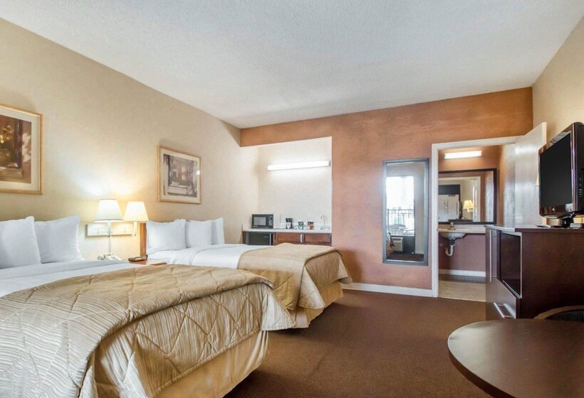 带2个双人床的标准工作室, Quality Inn & Suites Ridgeland