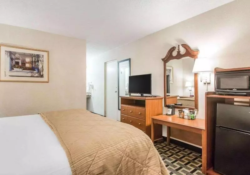 キングサイズベッドのスタンダードルーム, Quality Inn & Suites Ridgeland