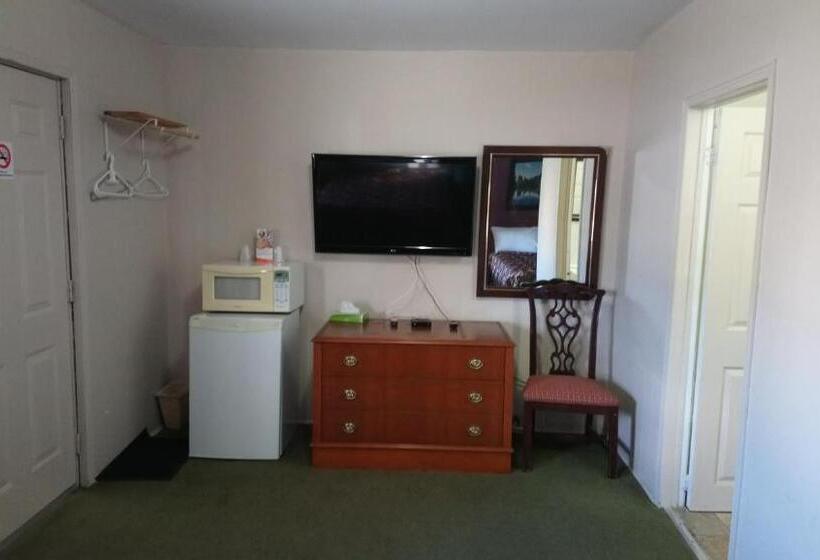 带2个双人床的标准工作室, Relax Inn Collingwood