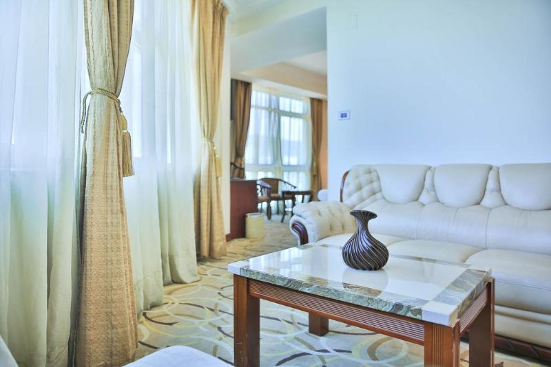 سوییت جونیور, Swiss Inn Nexus