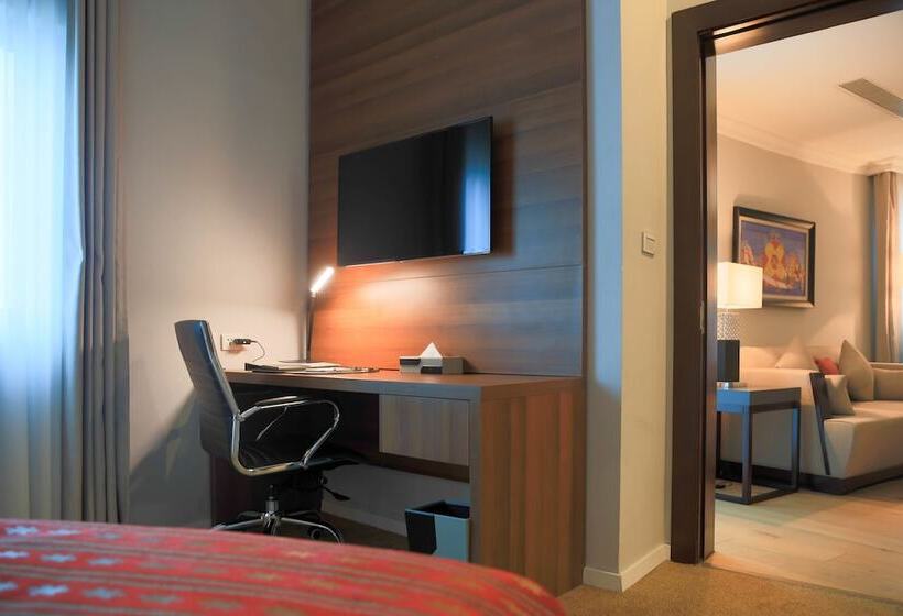 اتاق خانوادگی, Swiss Inn Nexus