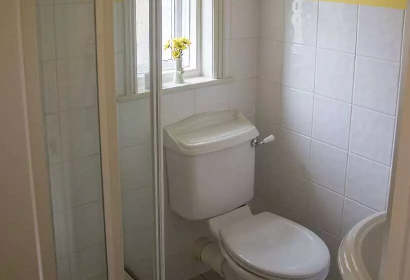 اتاق استاندارد یک نفره, Albert & Victoria Guest House
