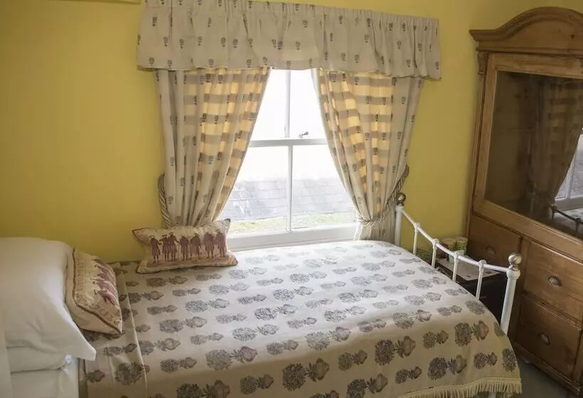 اتاق استاندارد یک نفره, Albert & Victoria Guest House