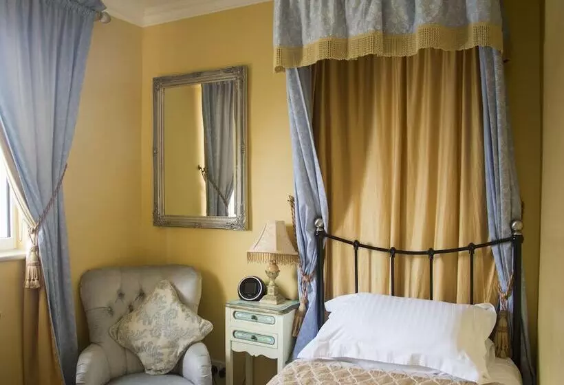 اتاق استاندارد یک نفره, Albert & Victoria Guest House