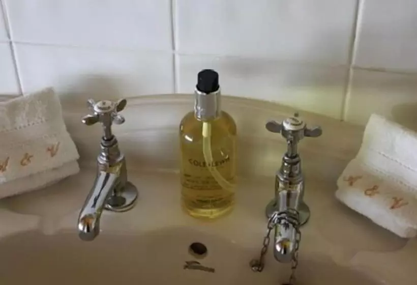 اتاق استاندارد, Albert & Victoria Guest House