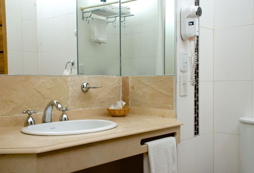 غرفة قياسية, Alto Del Camino