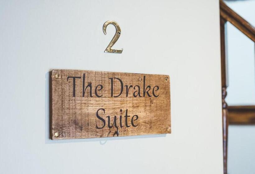 اتاق لوکس خانوادگی, Bayards Cove Inn