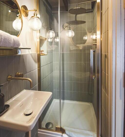 اتاق لوکس خانوادگی, Bayards Cove Inn