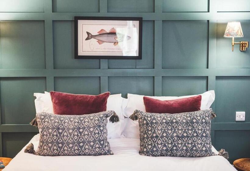 اتاق لوکس سه تخته, Bayards Cove Inn