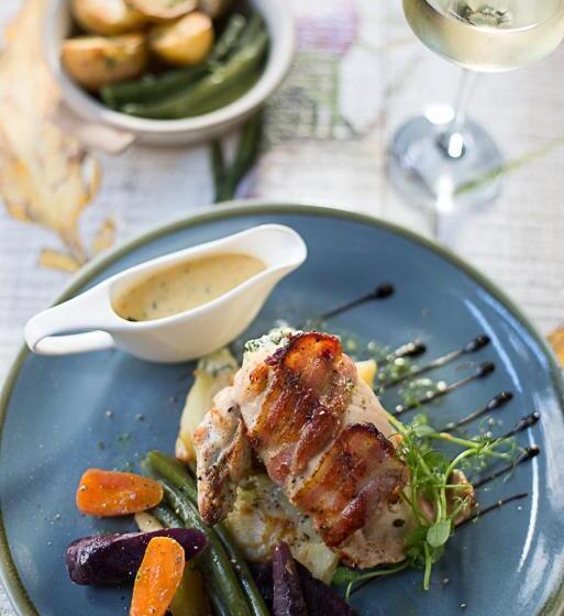 اتاق لوکس سه تخته, Bayards Cove Inn