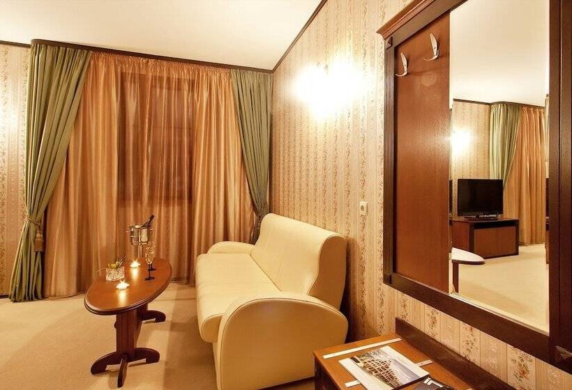 جناح جونيور, Best Western Plus Bristol