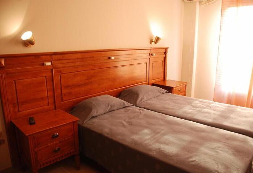 اتاق استاندارد سه نفره, Galini