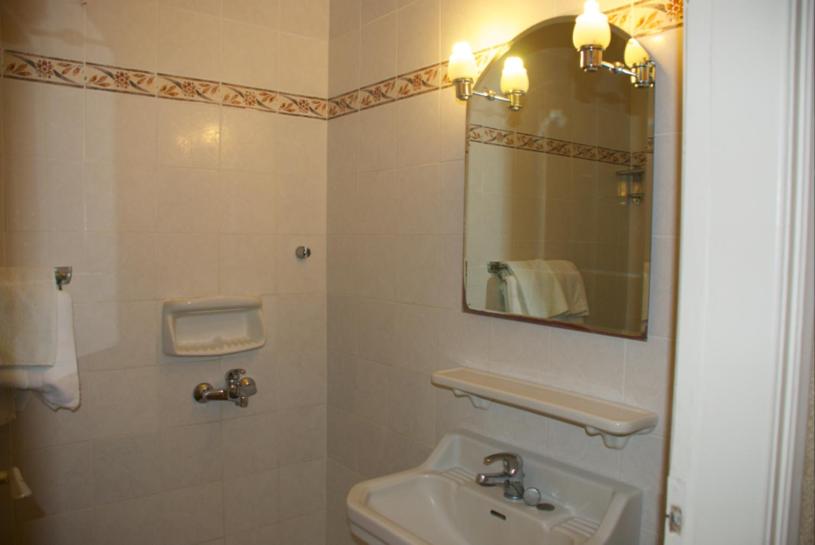 اتاق استاندارد سه نفره, Galini