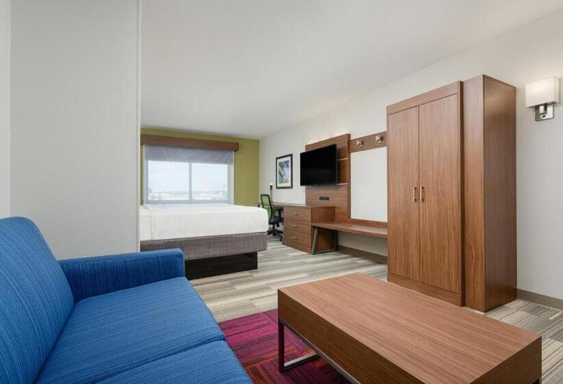 带大床的套房, Holiday Inn Express   Tullahoma, An Ihg