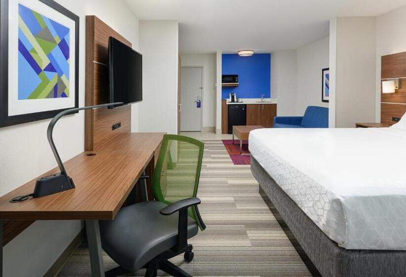 带大床的套房, Holiday Inn Express   Tullahoma, An Ihg