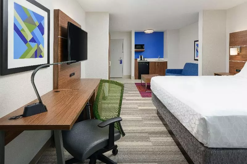 身障者適用スイートルーム, Holiday Inn Express   Tullahoma, An Ihg