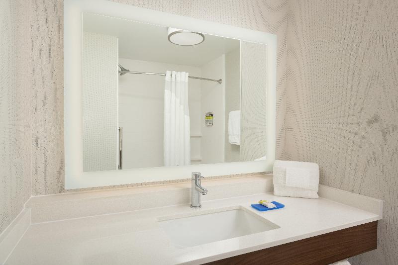 장애인을 위한 스위트, Holiday Inn Express Tullahoma, An Ihg