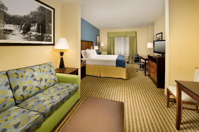 带大床的行政房间, Holiday Inn Express   Tullahoma, An Ihg