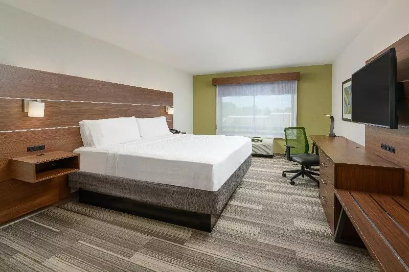キングサイズベッドのスイートルーム, Holiday Inn Express   Tullahoma, An Ihg