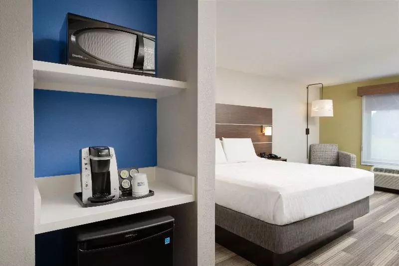 キングサイズベッドのスタンダードルーム, Holiday Inn Express   Tullahoma, An Ihg