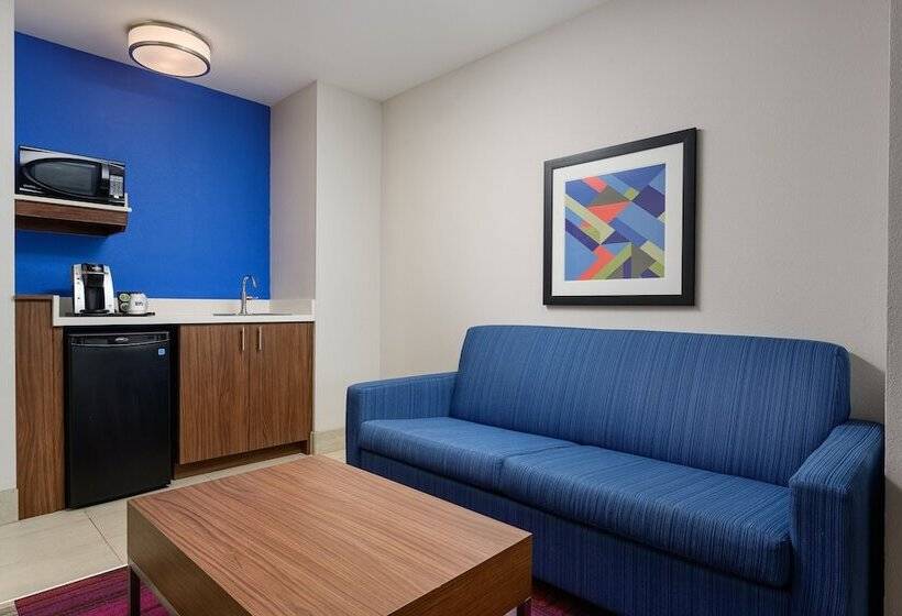 适合残疾人士使用的套间, Holiday Inn Express   Tullahoma, An Ihg