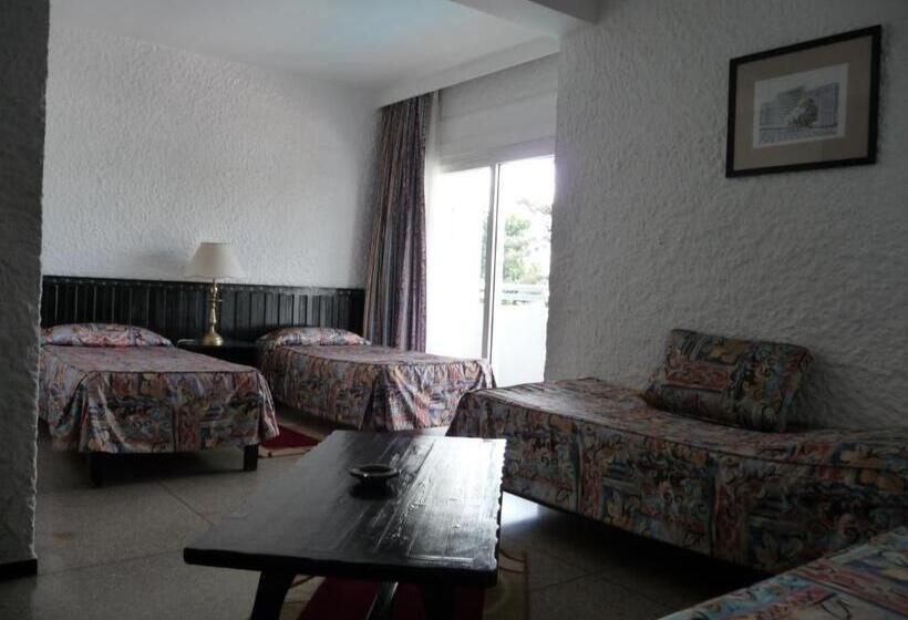 标准三人间, Kamal City Center