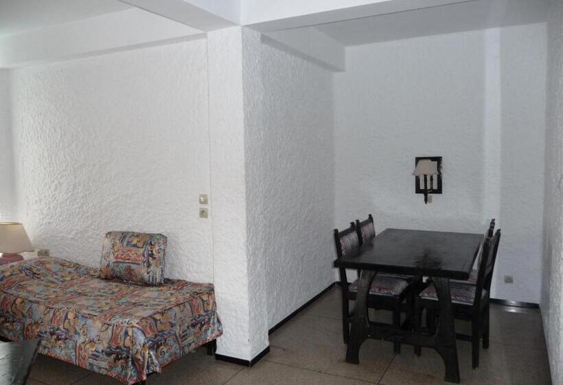 标准三人间, Kamal City Center