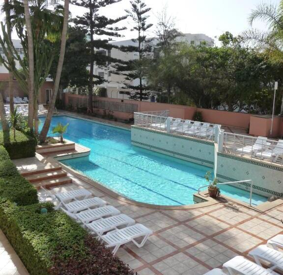 四人标准间, Kamal City Center