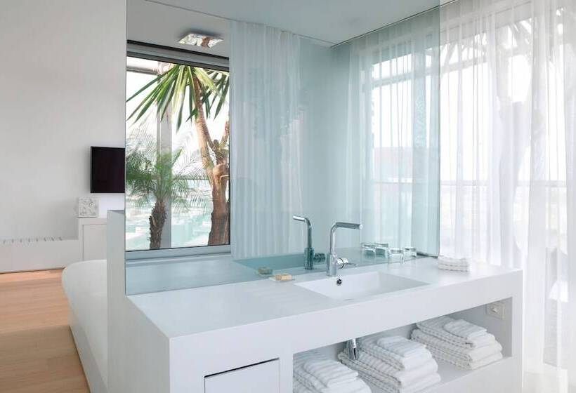 اتاق سوپریور با چشمانداز شهر, Renaissance Barcelona Fira