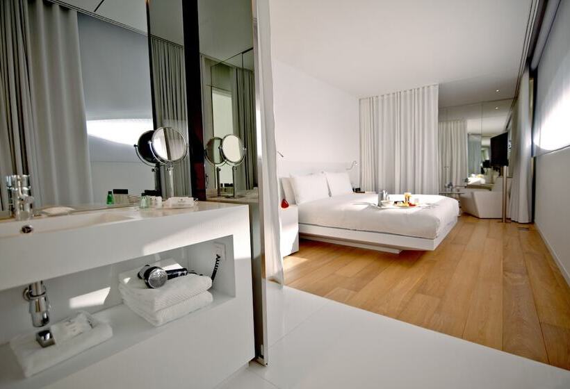 اتاق سوپریور با چشمانداز شهر, Renaissance Barcelona Fira