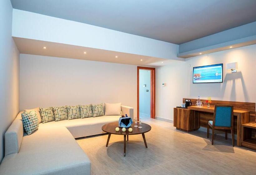 جناح سوبيريور, Solimar Aquamarine Resort