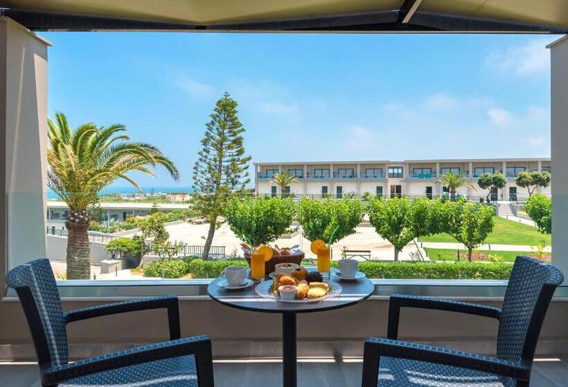 جناح جونيور مزوَّد بحمام سباحة, Solimar Aquamarine Resort