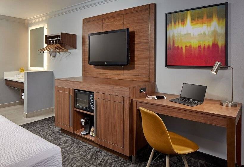 Люкс, Studio Inn & Suites At Promenade Downey