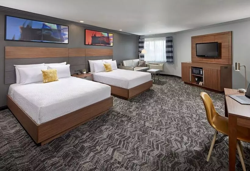 Sviitti, Studio Inn & Suites At Promenade Downey