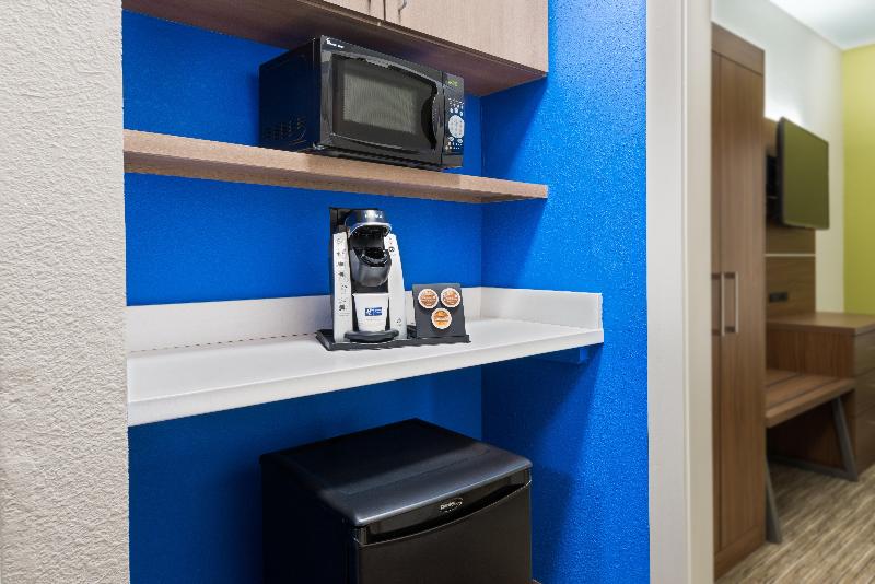 غرفة قياسية سرير كينج لذوى الإحتياجات الخاصة, Super 8 By Wyndham Stafford