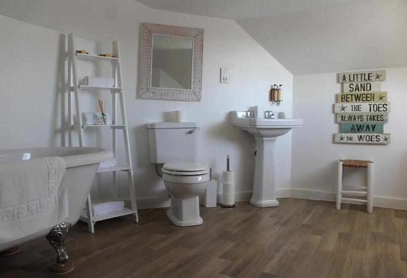 غرفة سوبيريور رباعية, The Ship Inn