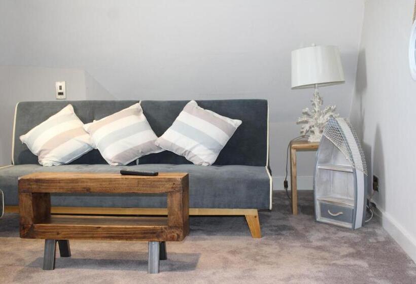 غرفة سوبيريور رباعية, The Ship Inn