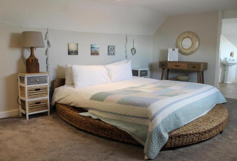 غرفة سوبيريور رباعية, The Ship Inn