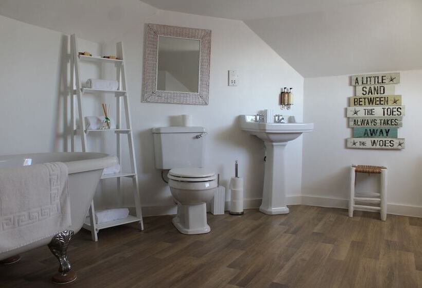 غرفة سوبيريور رباعية, The Ship Inn